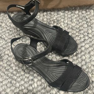 Crocs Dual Comfort Size 9 Leigh ll Ankle Strap Wedge Sandals Heels